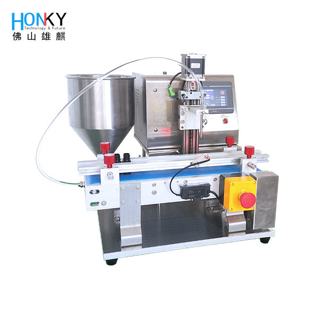 Small Batch Using Desktop Conveyor Whiten Cream Bottle Filling Machine With High Precison Ceramic Piston Pump For Cosmetic Packing