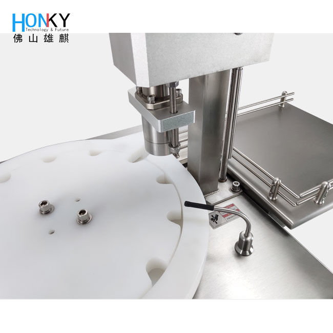 1500 BPH 5 ml συσκευή γεμίσματος φιαλιδίων με κάλυψη ημι- αυτόματη με αντλία σύμπλεξης υψηλής ακρίβειας